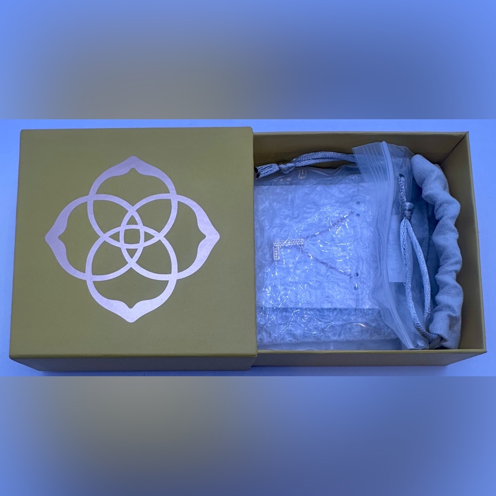 Kendra Scott Gold 'L' Pendant Necklace New In Box with Tags - Picture 3 of 7